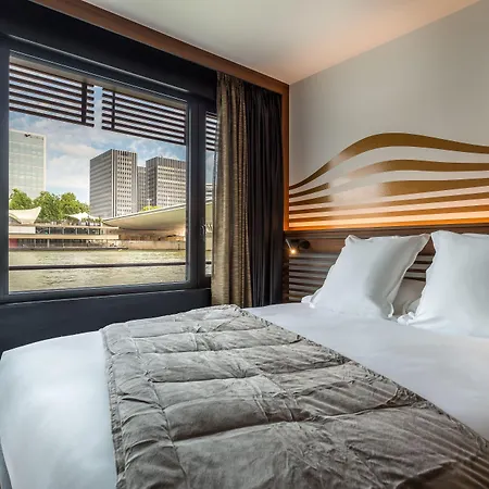 Off Seine Hotel